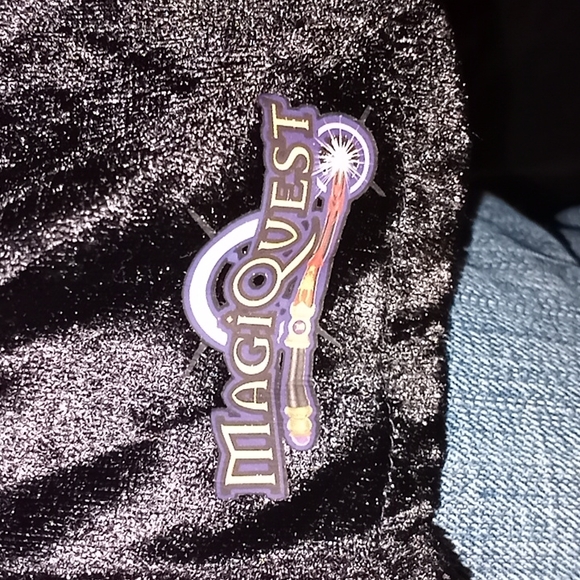 NWOT boys "Magicquest" black/silver velvet hooded cape - Picture 5 of 9